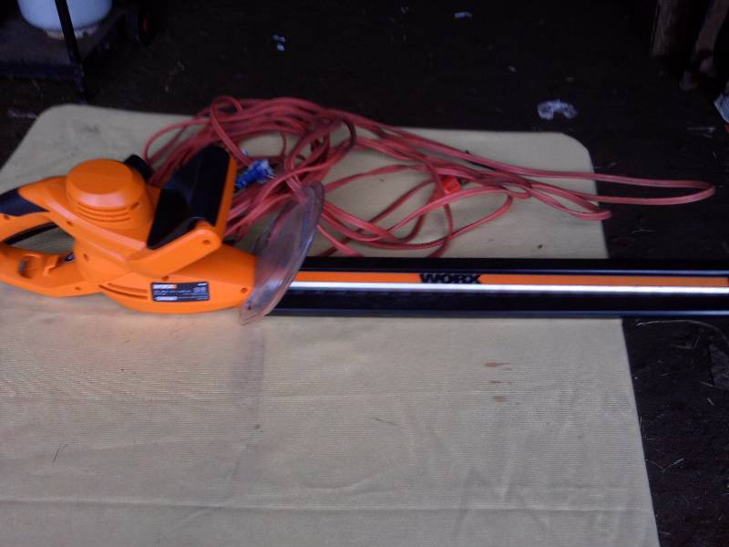WORX ELECTRIC HEDGE CLIPPER