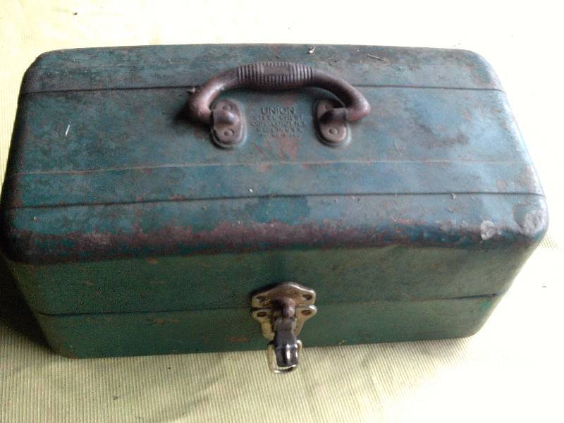 VINTAGE A METAL TACKLE BOX