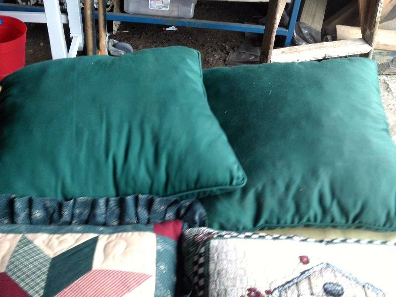 4 THROW PILLOWS