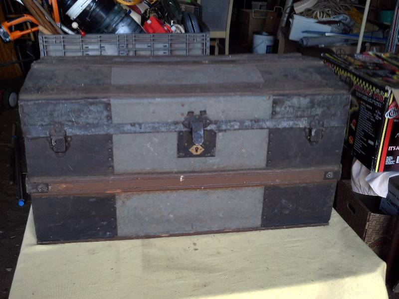 ANTIQUE TRUNK