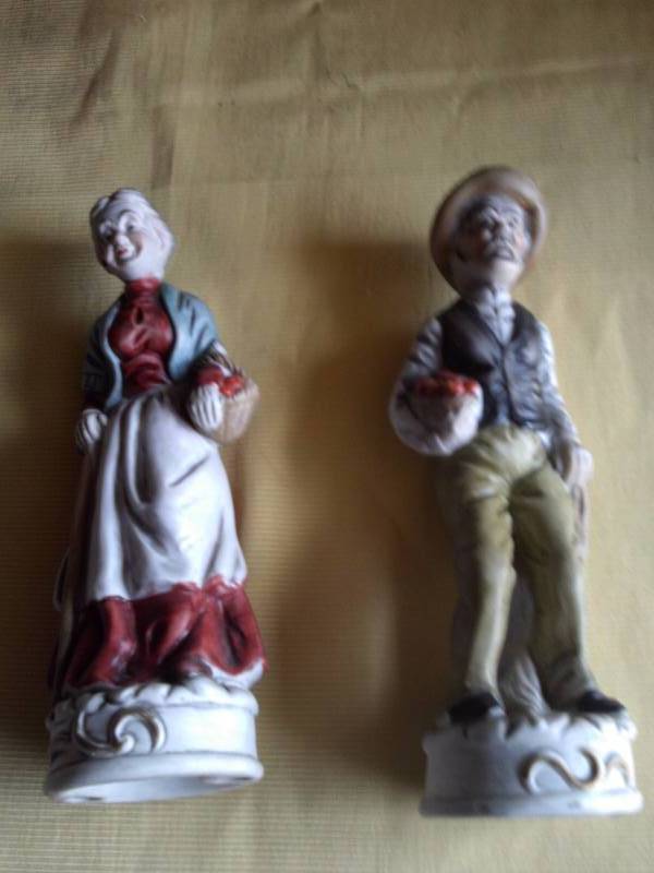 2 VINTAGE FIGURENES