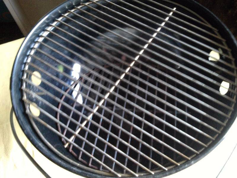 SMALL CHARCOAL WEBER GRILL