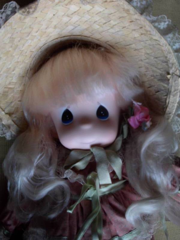 COLLECTIBLE PRECIOUS MOMENTS DOLL