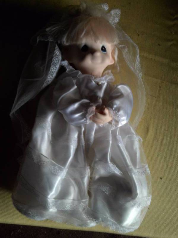 COLLECTIBLE PRECIOUS MOMENTS BRIDE DOLL