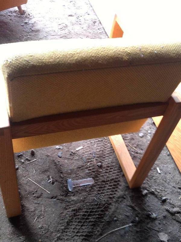 ANTIQUE CHAIR