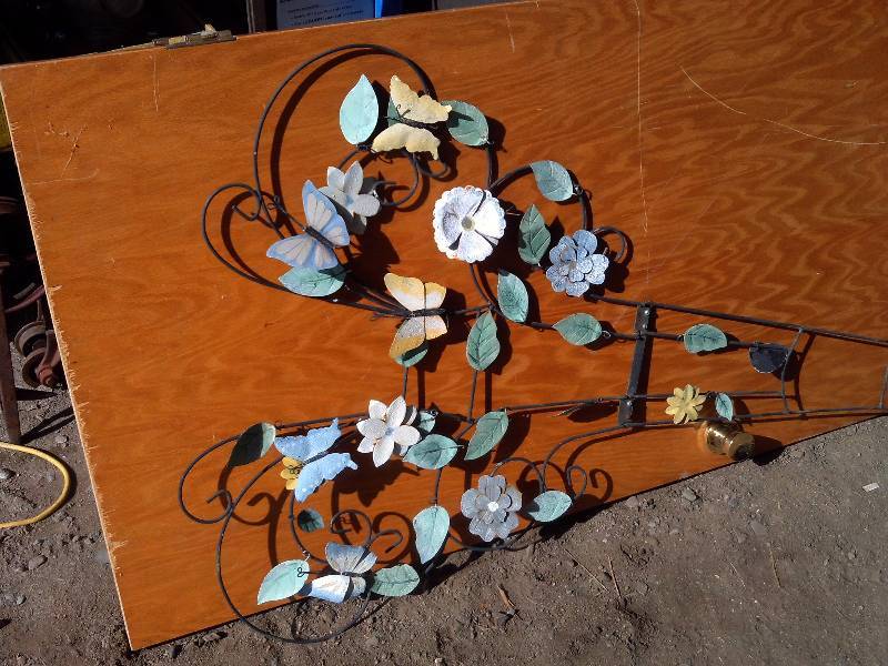 FLOWER YARD DECORATION