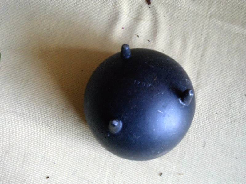 VINTAGE 3 LEGGED POT