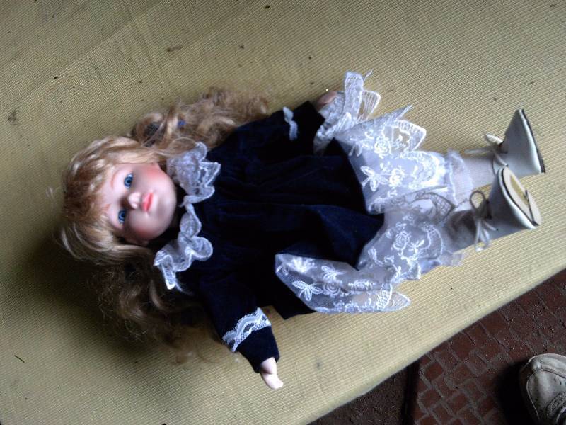BRINNS 1191 COLLECTOR DOLL