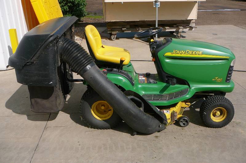 John Deere Lawn Tractor