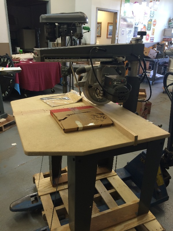 lot 6 image: Dewalt 12 Industrial Radial Arm Saw  115208230 volts - Works Fine