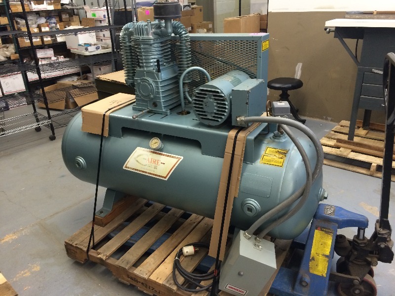 lot 35 image: Aire - Custom Built Compressor 5 hp, 230 volt, large tank   - Works Fine