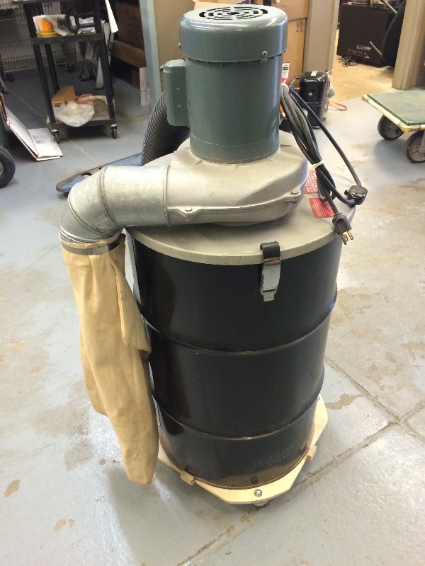 lot 40 image: Dust Collector (approx. 30 gallon)  115 volts  - works fine