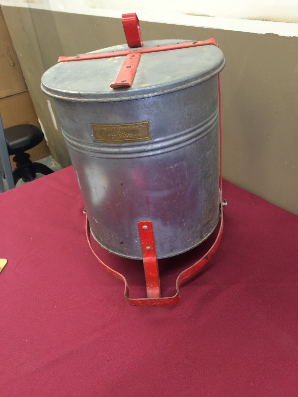 lot 42 image: Vintage trash can