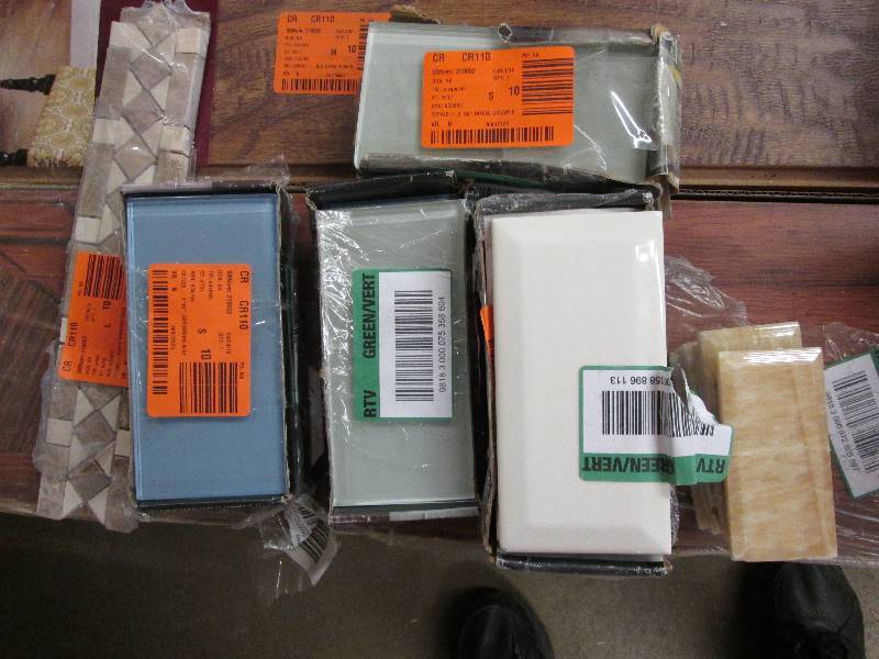 lot 32 image: Lot of assorted ceramic wall tile &...