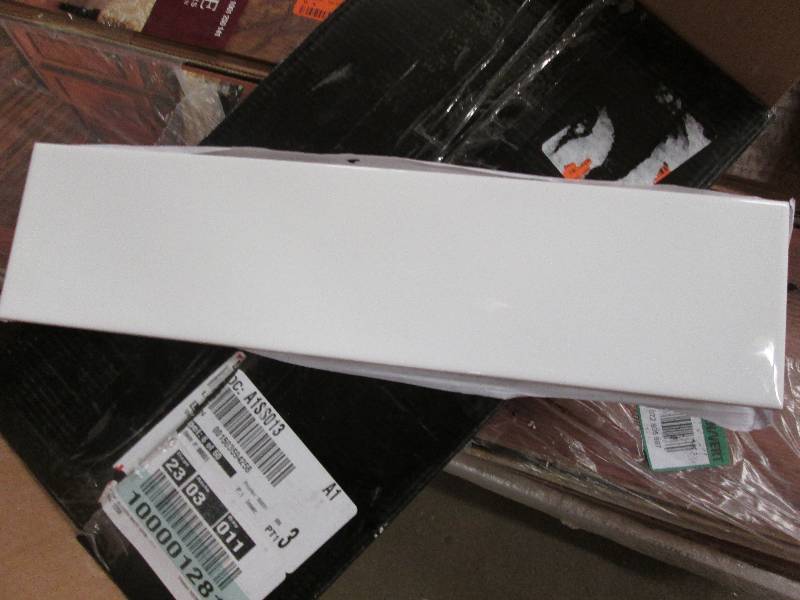 lot 33 image: Jeffrey Court Allegro White Gloss 4...