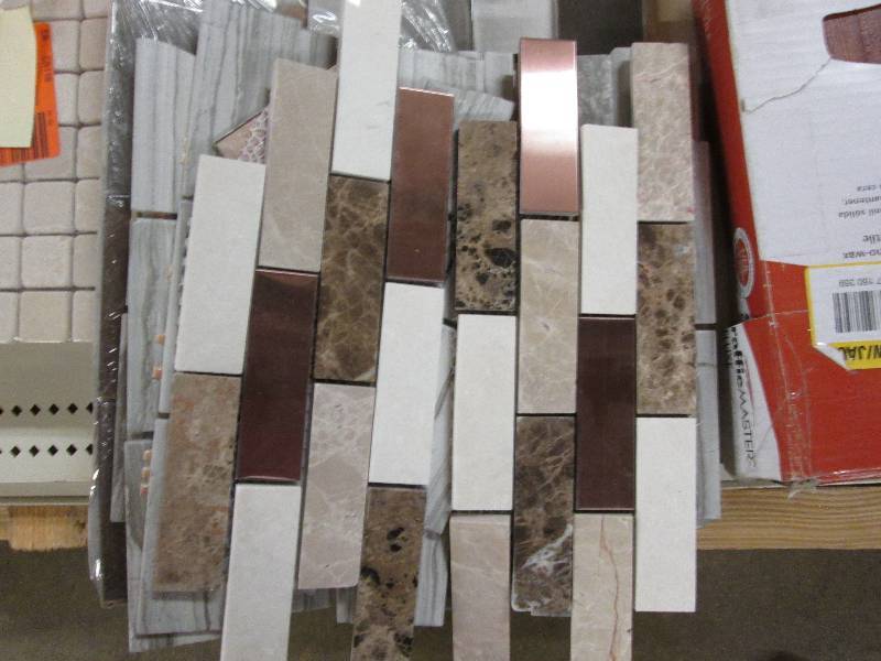 lot 43 image: Lot of 6 assorted styles decorative...