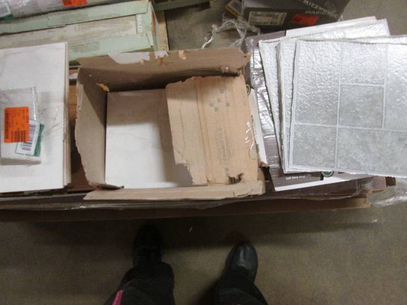 lot 120 image: Lot of assorted tile...