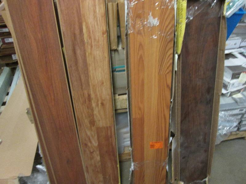 lot 137 image: Lot of 4 boxes assorted laminate fl...