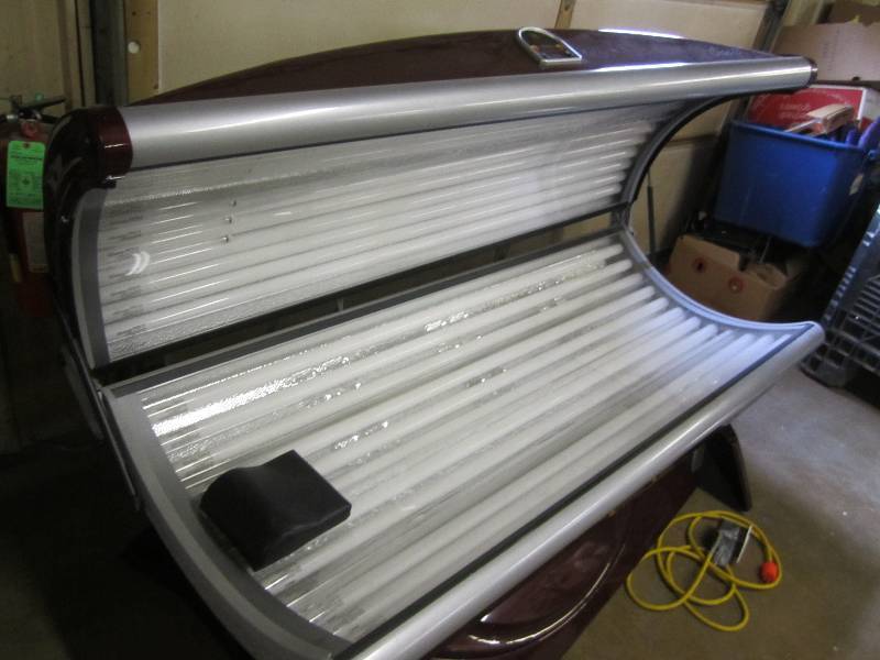 lot 1 image: ESB Oasis Trio suntanning bed...