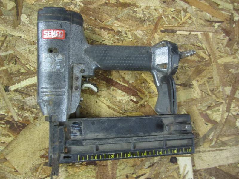 lot 7 image: Senco air nail gun...