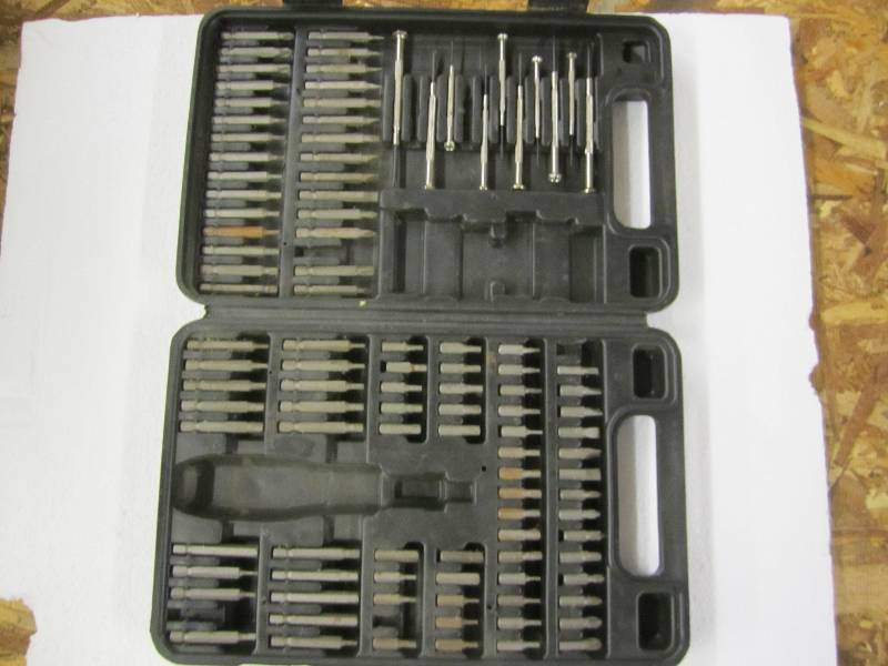 lot 11 image: Husky driver set...