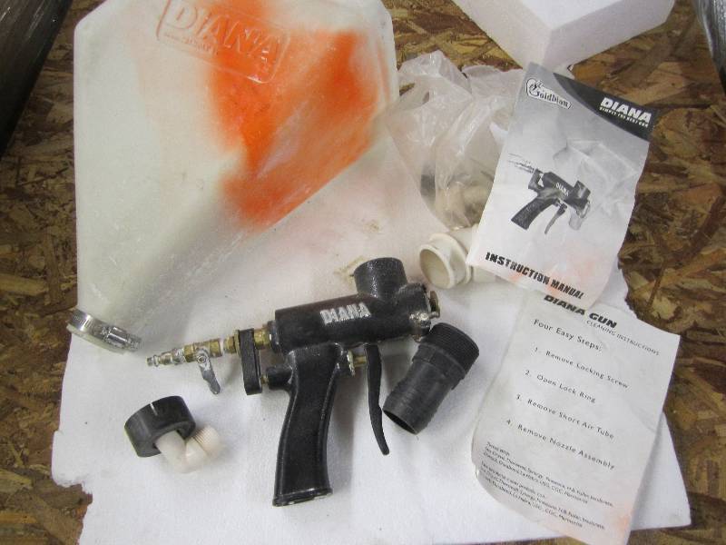 lot 18 image: Diana pro texture spray gun tool...
