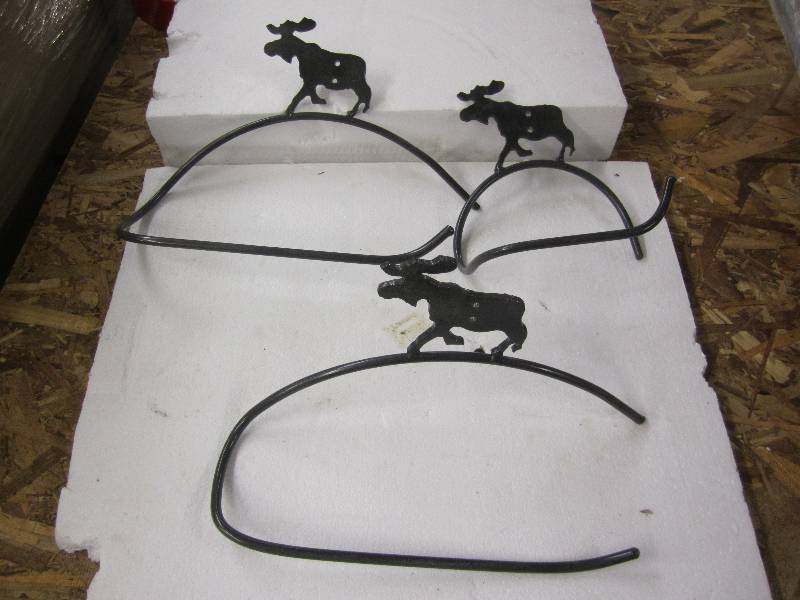 lot 26 image: Wildlife theme towel holders...