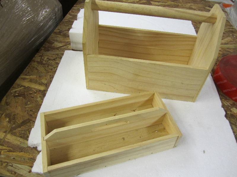lot 32 image: Wood tool tote...