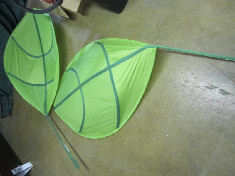 lot 37 image: Pair of shade palms with velcro end...