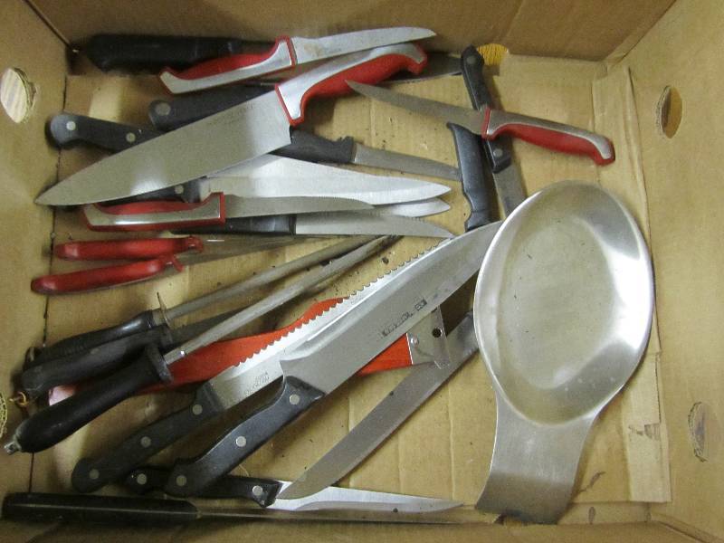 lot 42 image: Kitchen knives from Hampton Forge a...
