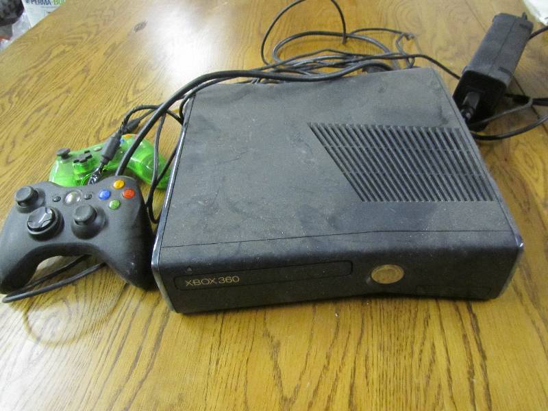 lot 43 image: Xbox 360 with controllers...