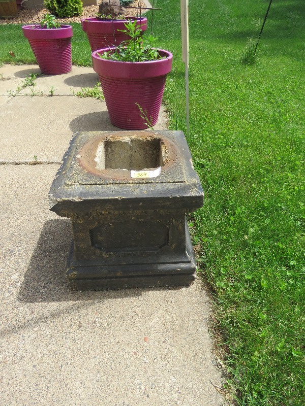 Heavy Pedestal