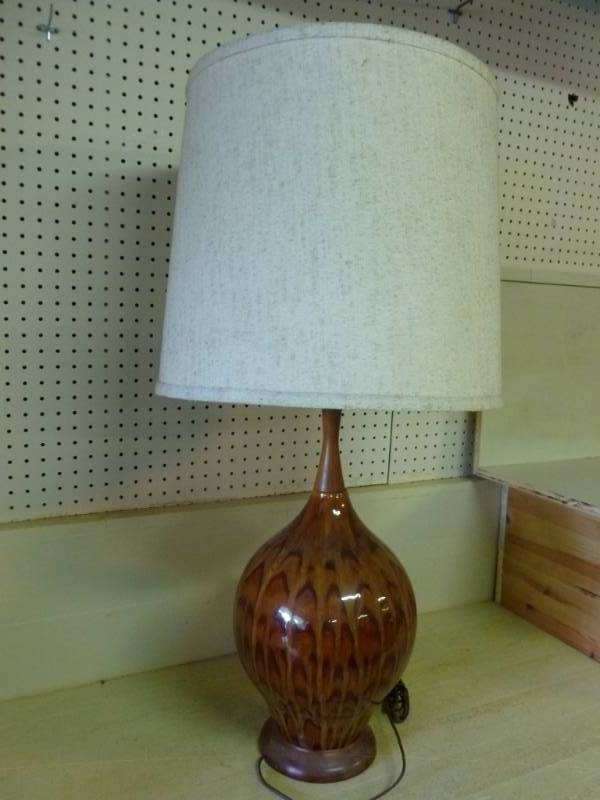 lot 13 image: Mid Century Modern Lamp