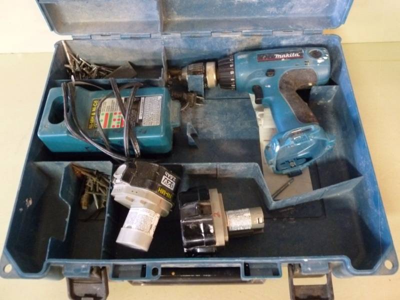 lot 39 image: Makita Cordless Drill