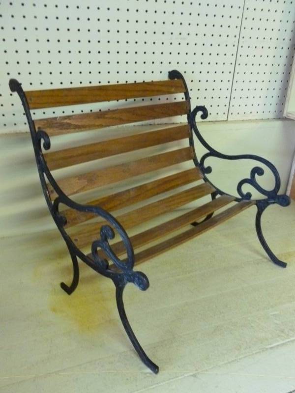 lot 44 image: Doll Bench