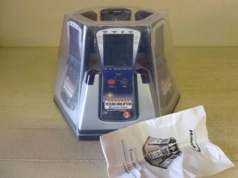 lot 45 image: Wireless Poker Set