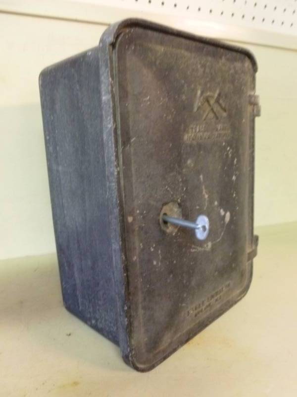 lot 53 image: Stoplight Controller Box