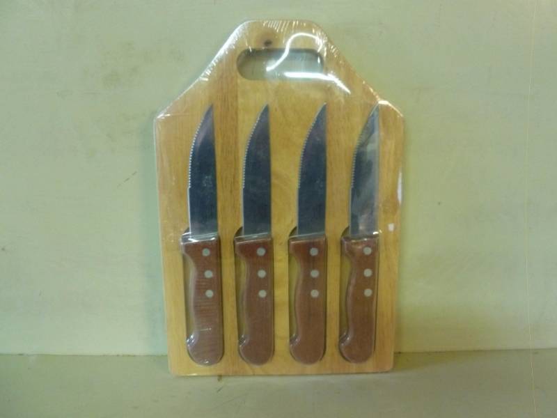 lot 66 image: New Knife Set