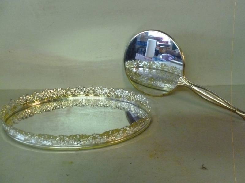 lot 74 image: Vanity Items