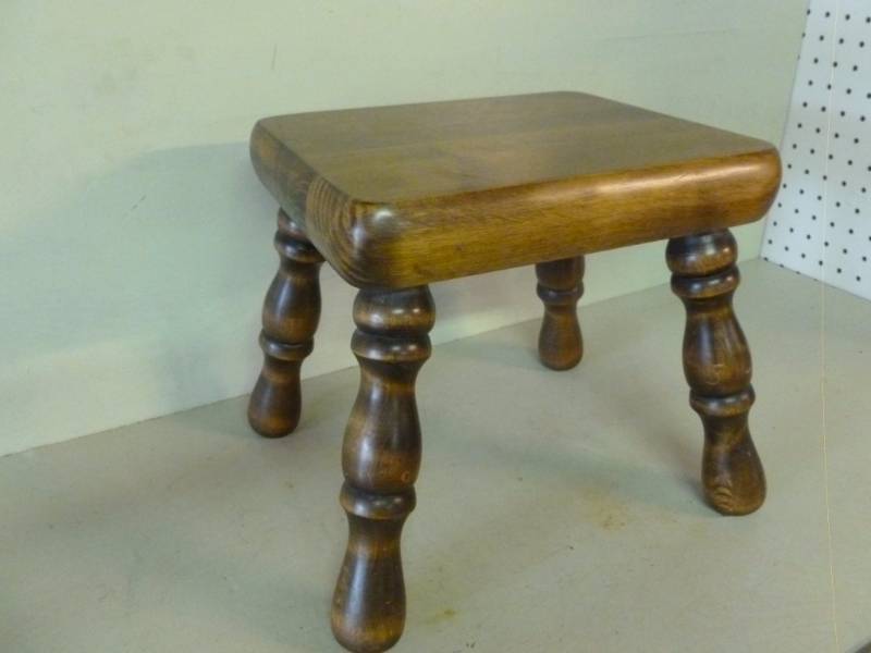 lot 84 image: Step Stool