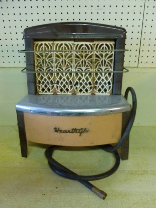 lot 105 image: Vintage Fish House Stove