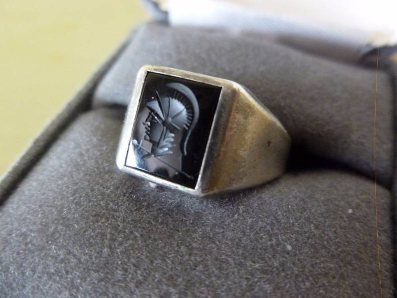 lot 117 image: Sterling Ring