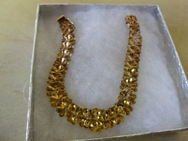 lot 119 image: Gold Bracelet