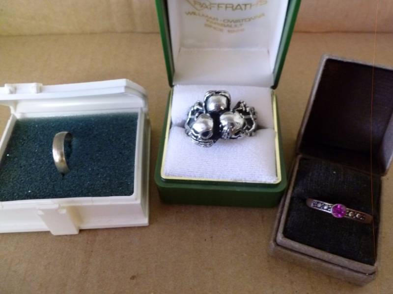 lot 125 image: Rings