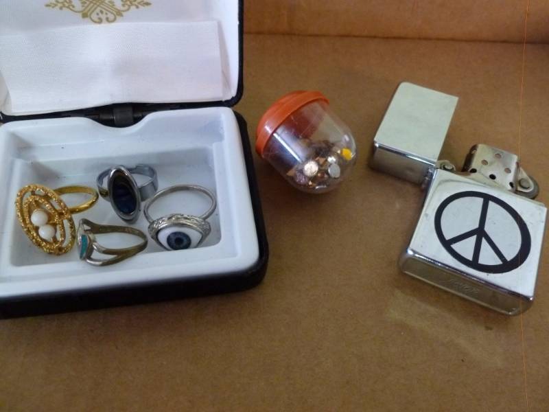 lot 127 image: Rings