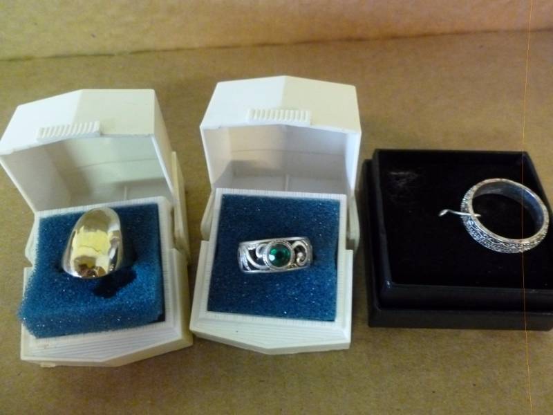 lot 129 image: Rings