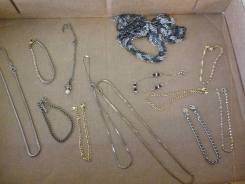 lot 134 image: Jewelry