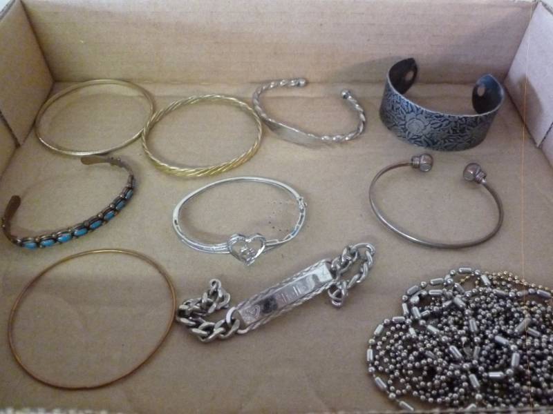 lot 139 image: Jewelry