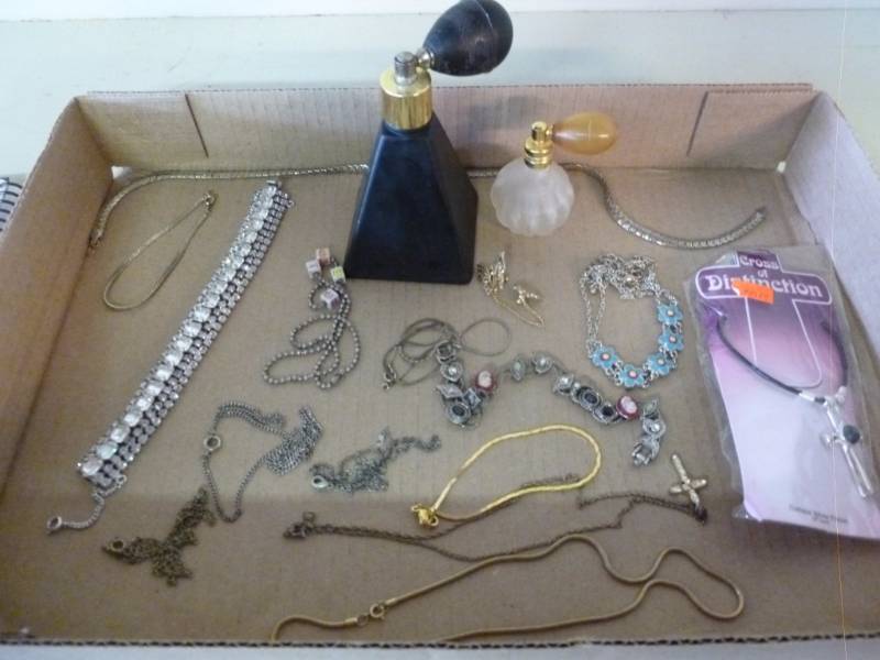 lot 140 image: Jewelry