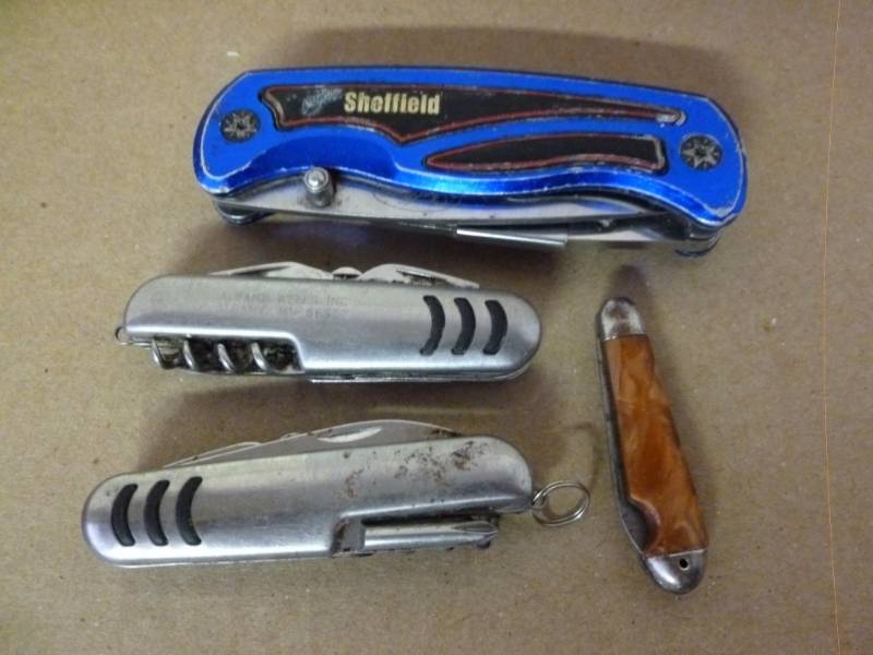 lot 147 image: Pocket Knives